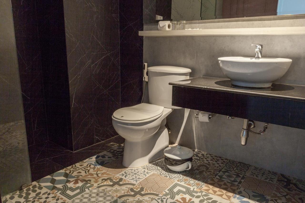 Ang Mor Lao Hotel (Adults Only) Phuket Dış mekan fotoğraf